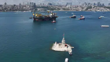 Dünyanın üçüncü büyük vinç gemisi İstanbul'da