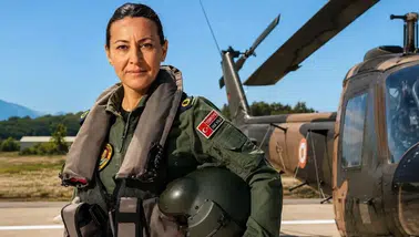 Türk Hava Kuvvetleri'nde Tarihi Bir Adım: Özlem Karapınar, İlk Kadın General Unvanını Aldı!