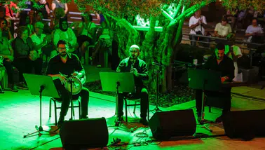 Zeytin ağacının altında “Gece Makamı” ezgileri