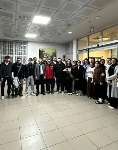 Gençler, kahraman gazilerle buluşarak vatan sevgisini ve fedakarlığı öğrendi