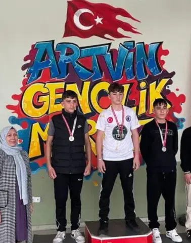 Kemalpaşa Çok Programlı Anadolu Lisesi Bilek Güreşi Takımı İl Birinciliğinde Madalyaları Topladı