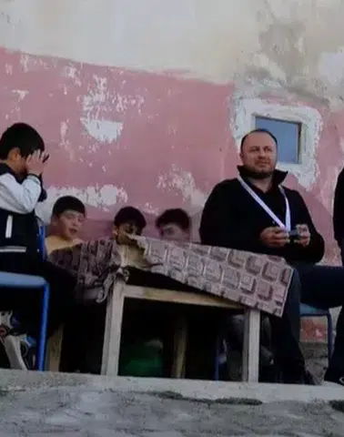 Kış soğuklarına rağmen Erikdibi'nde çocukların neşesi göz kamaştırıyor