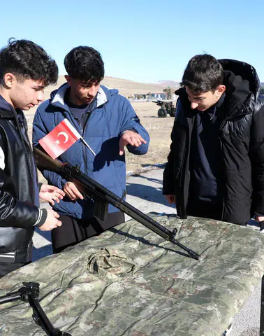 Erzurum'da Öğrenciler, 109. Topçu Birliği'ni Ziyaret Ederek Askerî Bilinç Kazandı