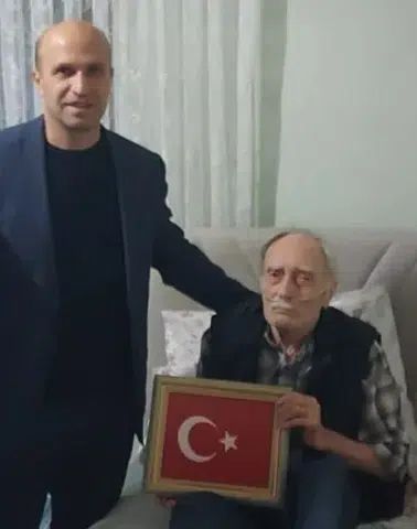 Trabzon'dan Şehit Ailesine Anlamlı Ziyaret ve Türk Bayrağı Takdimi