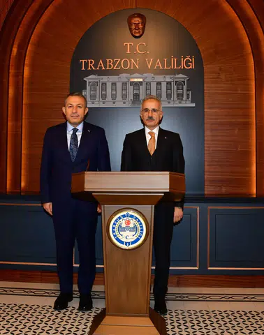 Ulaştırma ve Altyapı Bakanı Uraloğlu’ndan Trabzon Valiliği’ne Ziyaret