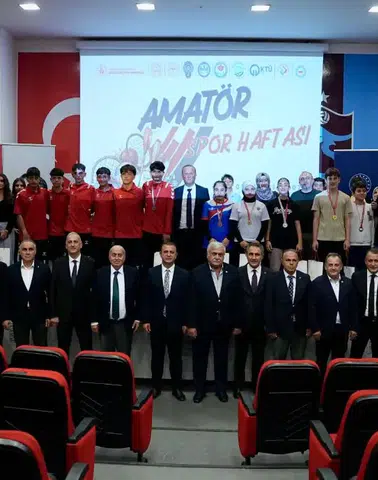 Trabzon’da Sporun Enleri Ödüllendirildi! Başarılı Sporcular Ödüllerine Kavuştu