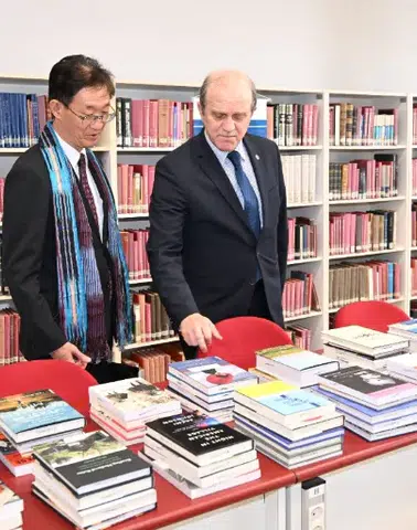 Karadeniz Teknik Üniversitesi, Japonya'dan 175 kitap kazanarak Türk-Japon dostluğunu pekiştirdi.