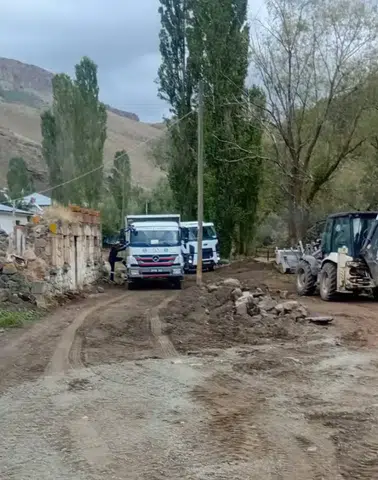Şenkaya Kaynak Mahallesi’nde Yollar Yenileniyor