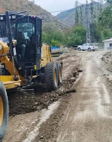 Uzundere’de Asfaltlama Çalışmaları Başlıyor