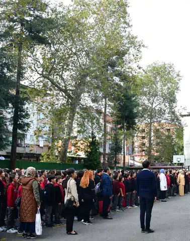 Yomra Merkez Ortaokulunda Öğrenci ve Öğretmenlerle Buluşma