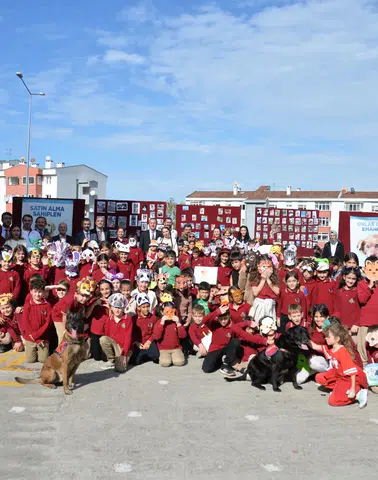 Trabzon’da Minik Eller Hayvan Sevgisi İçin Buluştu