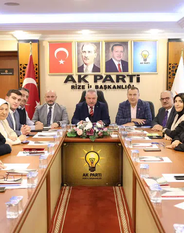AK Parti Rize, Teşkilat Çalışmaları ve Yerel Esnafla İstişare Toplantıları Düzenliyor