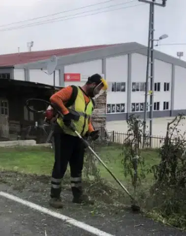 Arsin Belediyesi Temizlik Ekipleri İlçenin Her Köşesinde Sahada