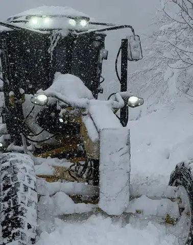 Yomra Belediyesi Karla Mücadele Çalışmalarını Aralıksız Sürdürüyor