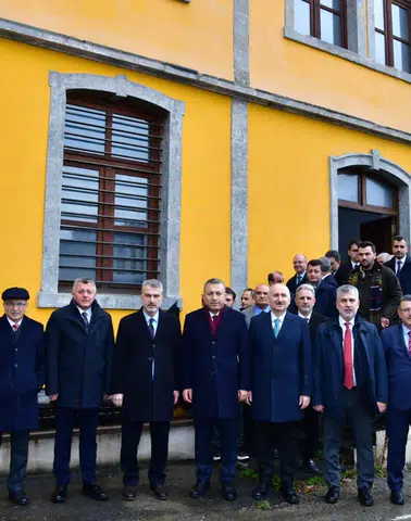 Trabzon'daki tarihi okul gençlik kütüphanesi olarak yeniden hayat buluyor