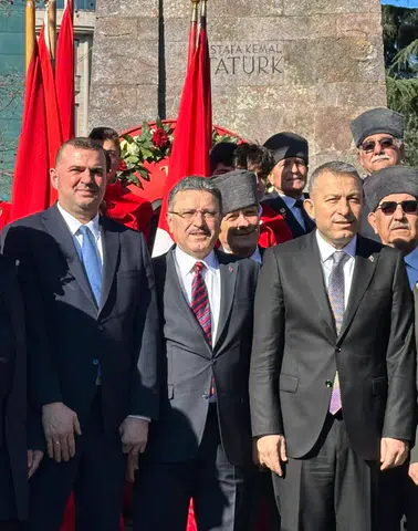 CHP Trabzon İl Başkanlığı Trabzon’un Kurtuluşunun 108. Yılında Çelenk Törenine Katıldı