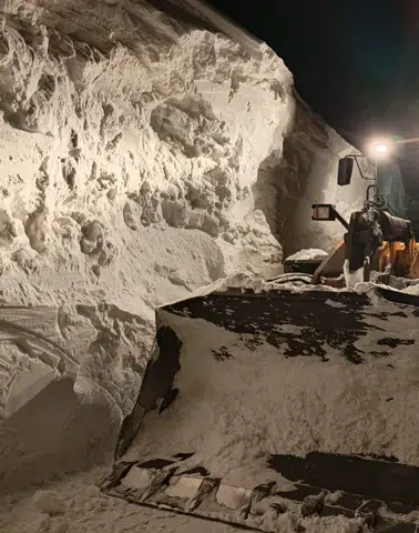 Çat Belediyesi Karla Mücadele Çalışmalarını 7/24 Sürdürüyor