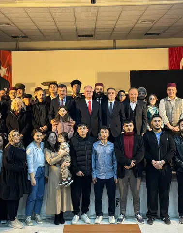 Trabzon Büyükşehir Belediyesi Şehir Tiyatrosu İlçe Turnesinde Yoğun İlgi Gördü