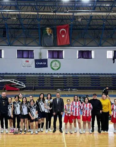 Artvin'de Futsal Gençler A Kız İl Birinciliği'nde heyecan doruğa ulaştı