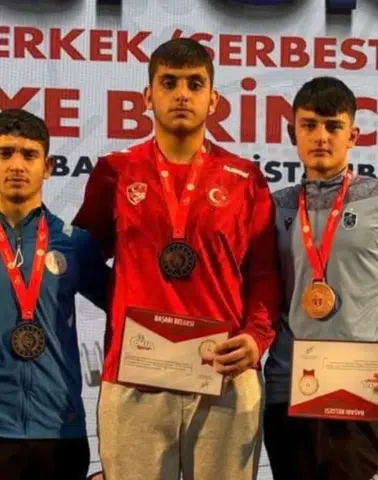 Trabzon Büyükşehir Belediyespor Güreşte Türkiye Dereceleriyle Gururlandırdı