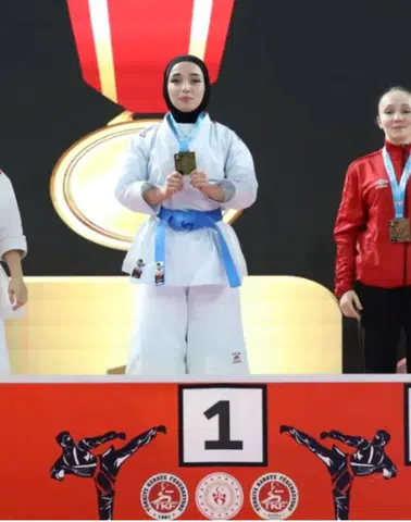 Trabzonlu karateciler, Manisa'da şampiyonada büyük başarılara imza attı