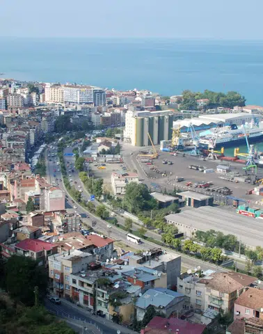 Trabzon'da dolmuş düzenlemesi protesto edildi, belediye açıklama yaptı