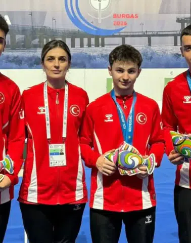 Trabzonlu Eren Kalfa, Avrupa Şampiyonası'nda rekor kırıp altın madalya kazandı!