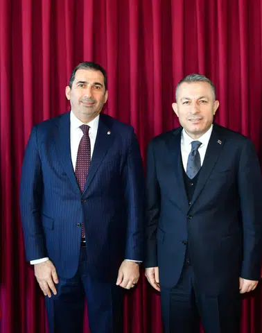 Trabzon Valisi Tahir Şahin’den Trabzonspor’a İade-i Ziyaret