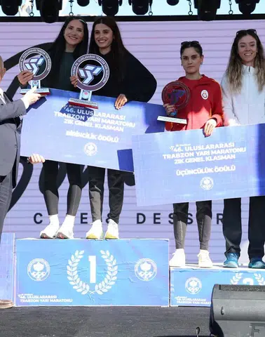 Trabzon Yarı Maratonu'nda Coşkulu Final, Dereceye Giren Sporcular Ödüllerini Aldı