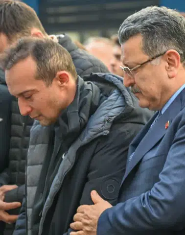 Trabzon Büyükşehir Belediye Başkanı Ahmet Metin Genç, Sunay Kurtal’ın Cenaze Törenine Katıldı