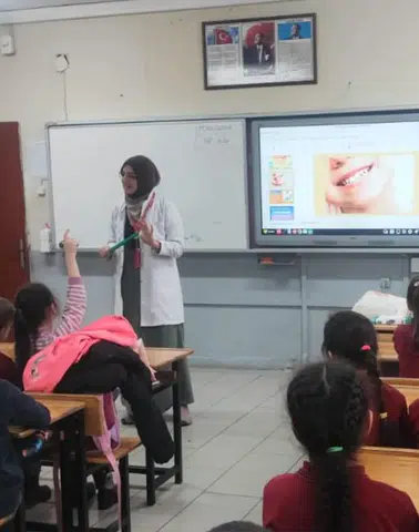 Ortahisar'da Öğrencilere Ağız Sağlığı Eğitimi ve Diş Muayenesi Yapıldı