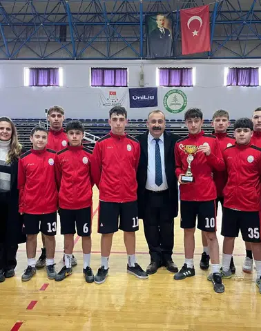 Artvin Okul Sporları Futsal Gençler A Erkek İl Birinciliği’nde Şampiyon Hopa Nuri Vatan Anadolu Lisesi