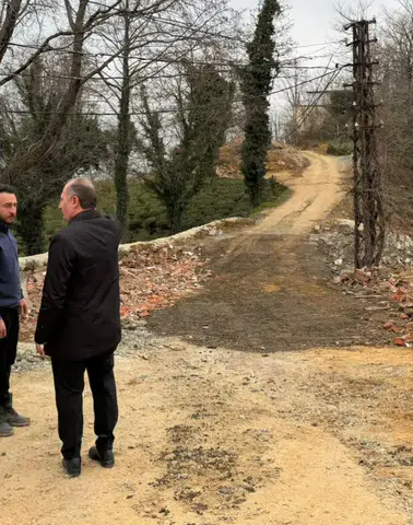 Arhavi Belediyesi Yol Çalışmalarını Sürdürüyor: Poyraz Mahallesi’nde Yeni Düzenleme