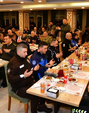 Trabzon Valisi Tahir Şahin Polisevi’nde Polislerle İftar Yaptı