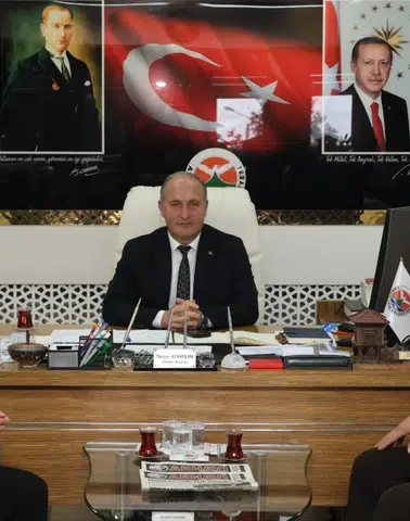 Arhavi’de Seçim Öncesi Ziyaret: Yaşar Kocaman’dan Belediye Başkanı Ataselim’e Nezaket Ziyareti