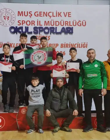Rizeli genç güreşçilerden Muş'ta 7 madalya, Türkiye Şampiyonası yolu açıldı