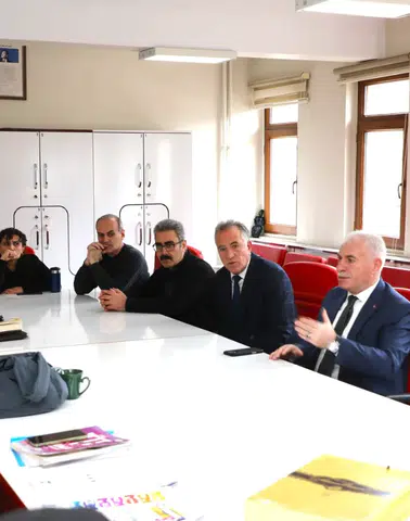 Bayburt Belediye Başkanı Mete Memiş’ten Okul Ziyareti: Öğretmen ve Öğrencilerle Buluştu