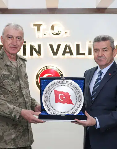 Artvin Valiliği’nde Kritik Ziyaret: 9. Kolordu Komutanı Tümgeneral Osman Akyıldız’dan Vali Turan Ergün’e Nezaket Ziyareti