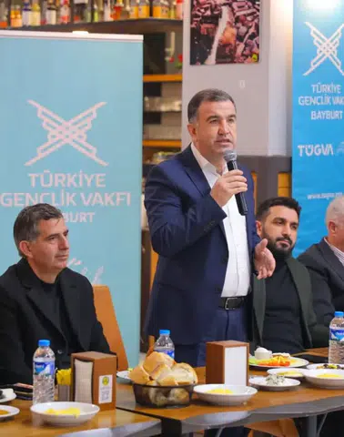 Bayburt Valisi Mustafa Eldivan Gençlerle Sahurda Buluştu: Güçlü Gelecek Nitelikli Gençlikle Mümkün