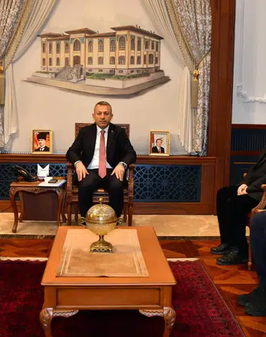 Trabzon Büyükşehir Belediyesi İtfaiyesi’nden Vali Tahir Şahin’e ziyaret