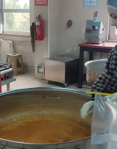 Trabzon’da Hazır Yemek Üretim Yerlerine Sıkı Denetim: Numuneler Analize Gönderildi