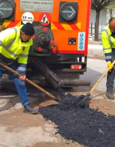 Bayburt Belediyesi’nden Kapsamlı Hizmet Atağı: Yol, Temizlik ve Durak Bakımı