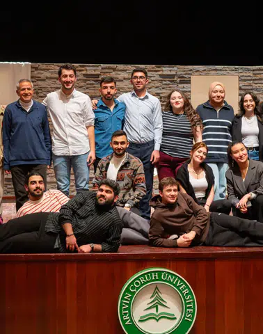 Artvin Çoruh Üniversitesi’nde Beleş Terapi Tiyatro Gösterisi Büyük İlgi Gördü