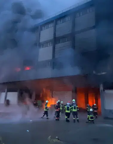 Trabzon Arsin OSB’de Fındık Fabrikası Yangını: Büyükşehirden Hızlı Müdahale