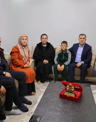 Vali Eldivan’dan Gazi Ailesine Bayram Ziyareti