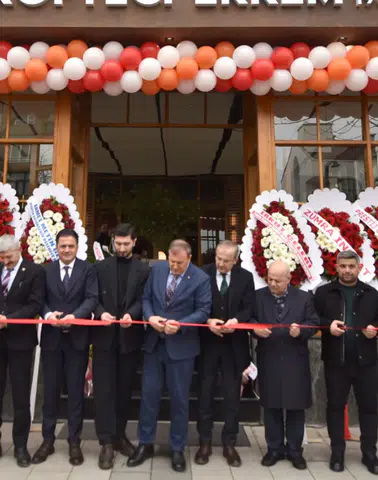 Trabzon’da Yeni Yatırım: Köfteci Ekrem’in 3. Şubesi Beşirli’de Açıldı