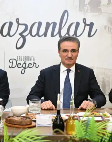 Erzurum’da Birlik Sofrası: Vali Aydın Baruş Büyükşehir Belediyesi İftar Programına Katıldı