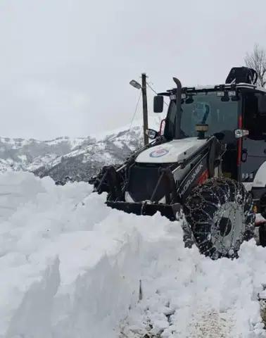 Trabzon Büyükşehir Belediyesi Karla Mücadelede Başarılı: İl Genelinde Kapalı Yol Kalmadı