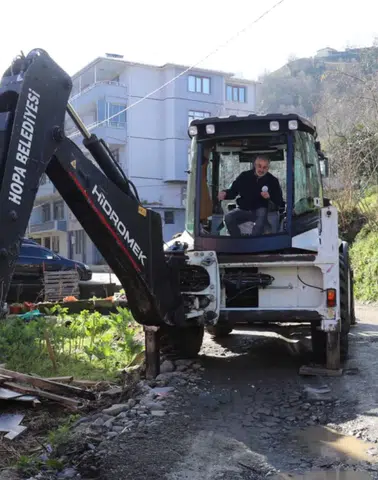 Hopa Belediyesi Kent Genelinde Çalışmalarını Sürdürüyor