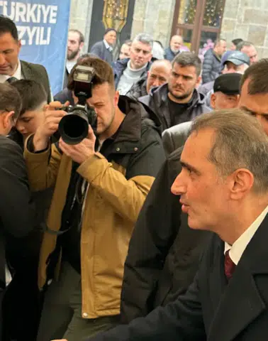 AK Parti Yomra İlçe Teşkilatı Meydan Parkı’nda Bayramlaştı